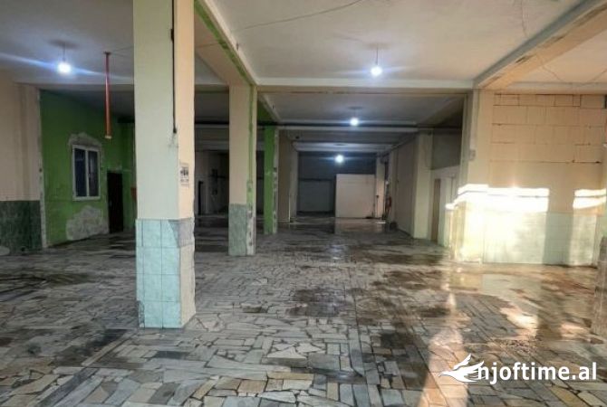 Ambient biznesi me qera 4+1 ne Tirane - 2,500 Euro