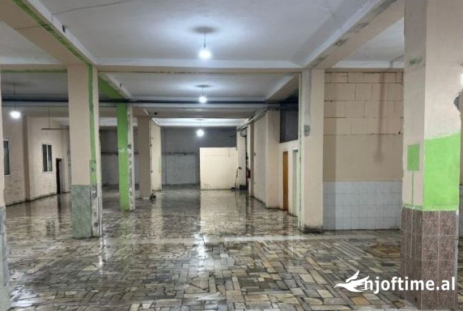 Ambient biznesi me qera 4+1 ne Tirane - 2,500 Euro