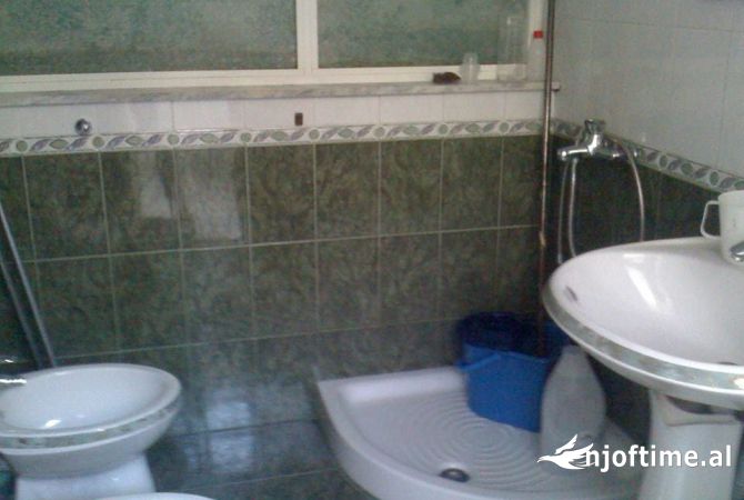 Shtepi me qera Apartament ne Tirane, 3+1, Mobilimi Bosh, pa mobiluar, Pagesa 1,500  Euro.