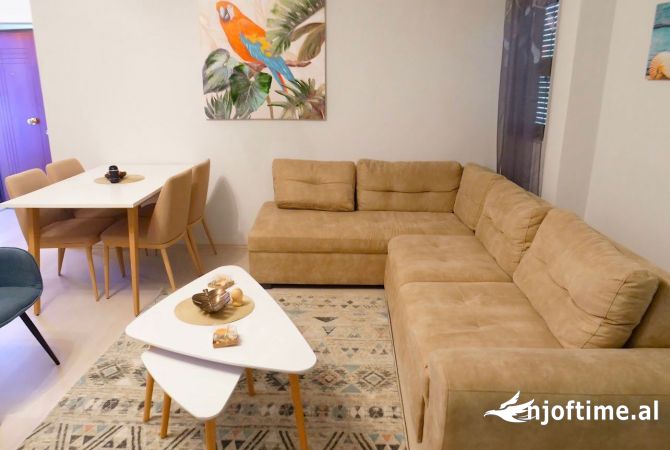 Ambient biznesi me qera 5+1 ne Sarande - 2,000,000 Leke
