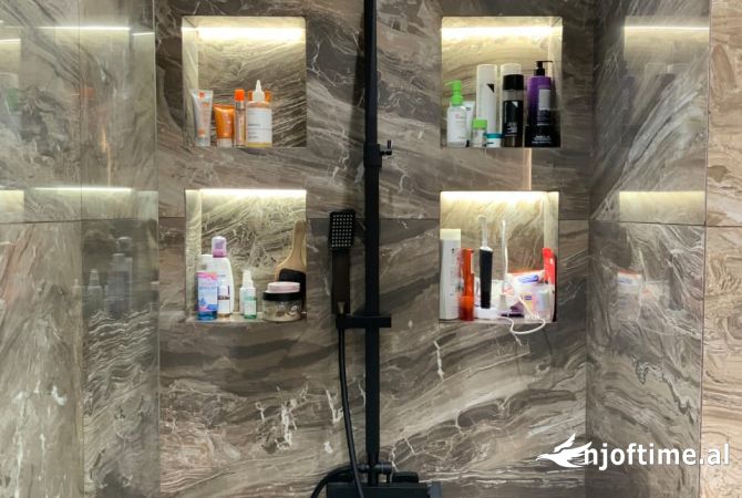 Shtepi ne shitje Apartament ne Tirane, 2+1, Mobilimi E mobiluar, Pagesa 300,000  Euro.