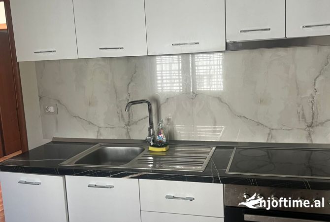 Shtepi me qera Apartament ne Tirane, 2+1, Mobilimi E mobiluar, Pagesa 500  Euro.