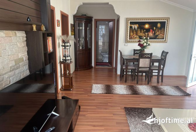 Shtepi me qera Apartament ne Tirane, 2+1, Mobilimi E mobiluar, Pagesa 500  Euro.