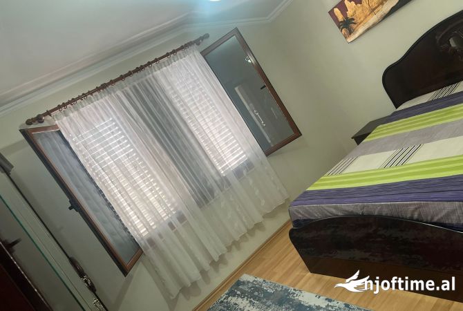 Shtepi me qera Apartament ne Tirane, 2+1, Mobilimi E mobiluar, Pagesa 500  Euro.