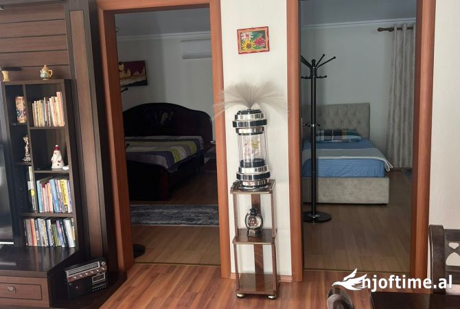 Shtepi me qera Apartament ne Tirane, 2+1, Mobilimi E mobiluar, Pagesa 500  Euro.
