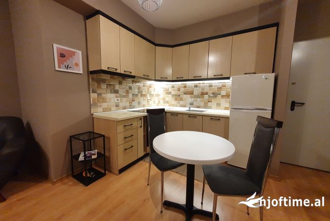 Shtepi me qera Apartament ne Tirane, 1+1, Mobilimi E mobiluar, Pagesa 500  Euro.