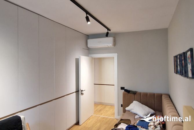 Shtepi ne shitje Apartament ne Tirane, 2+1, Mobilimi E mobiluar, Pagesa 130,000  Euro.