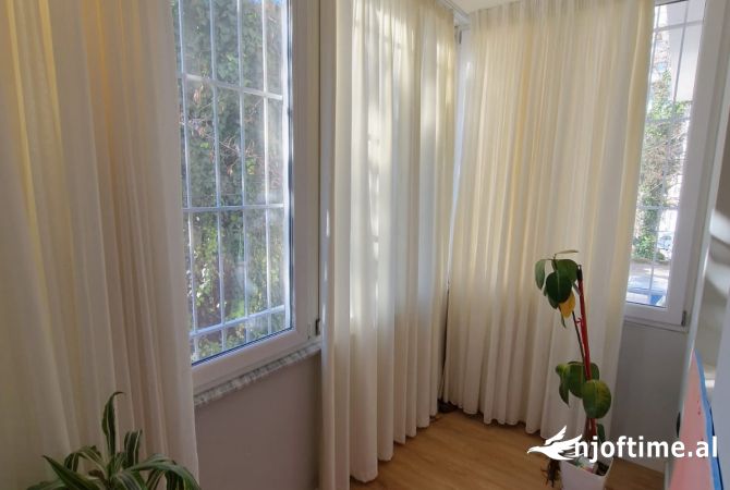 Shtepi ne shitje Apartament ne Tirane, 2+1, Mobilimi E mobiluar, Pagesa 130,000  Euro.