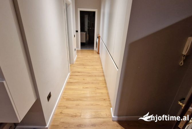 Shtepi ne shitje Apartament ne Tirane, 2+1, Mobilimi E mobiluar, Pagesa 130,000  Euro.