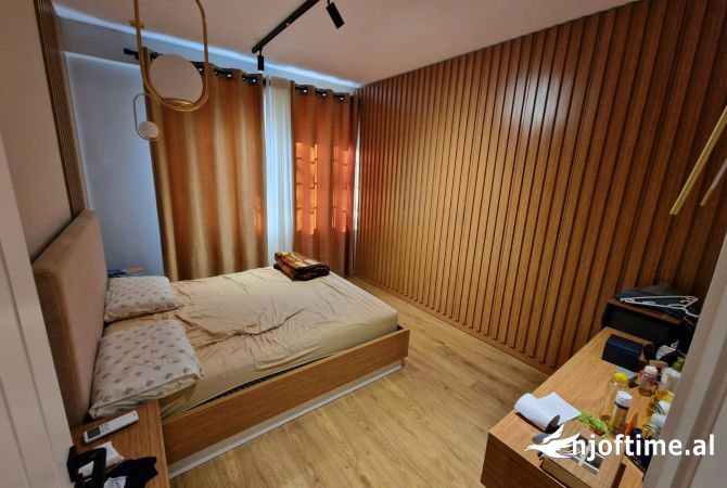 Shtepi ne shitje Apartament ne Tirane, 2+1, Mobilimi E mobiluar, Pagesa 130,000  Euro.