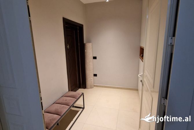 Shtepi ne shitje Apartament ne Tirane, 2+1, Mobilimi E mobiluar, Pagesa 130,000  Euro.
