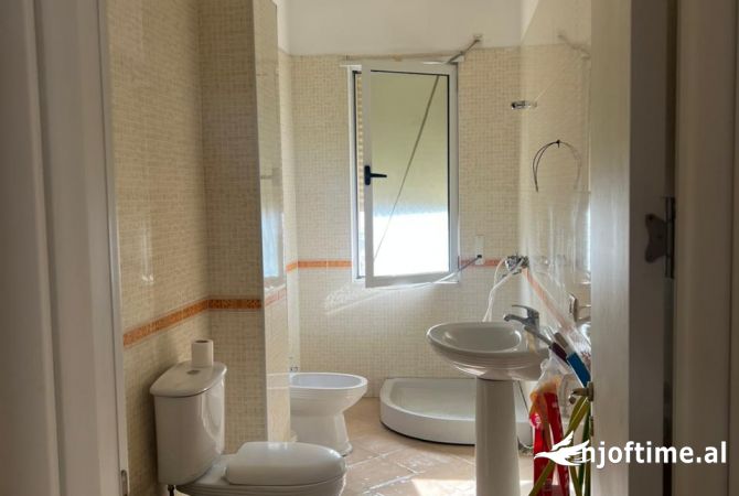 Shtepi me qera 2+1 ne Tirane - 300 Euro