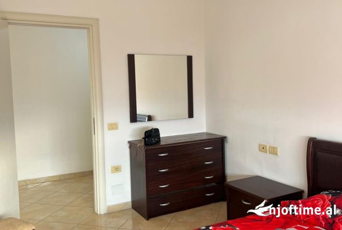 Shtepi me qera Apartament ne Tirane, 2+1, Mobilimi Pjeserisht e mobiluar, Pagesa 300  Euro.