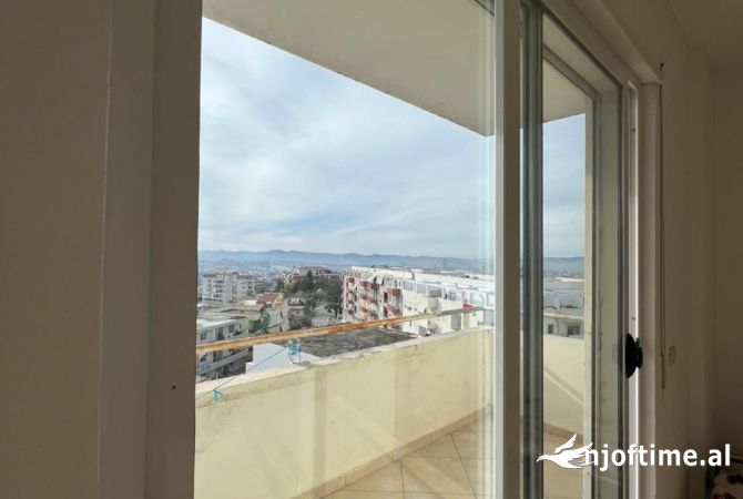 Shtepi me qera Apartament ne Tirane, 2+1, Mobilimi Pjeserisht e mobiluar, Pagesa 300  Euro.