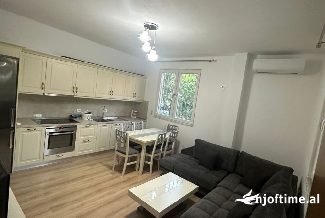 Shtepi me qera Apartament ne Tirane, 2+1, Mobilimi E mobiluar, Pagesa 750  Euro.