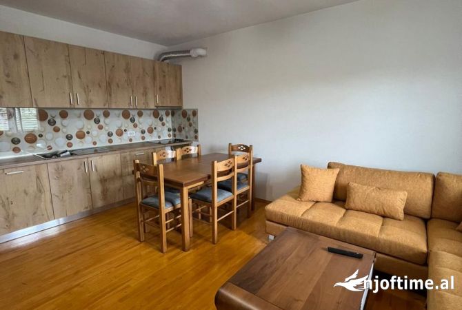 Shtepi me qera Apartament ne Tirane, 2+1, Mobilimi E mobiluar, Pagesa 450  Euro.