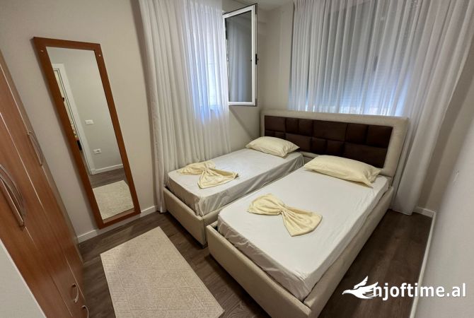 Shtepi ne shitje Apartament ne Tirane, 2+1, Mobilimi Pjeserisht e mobiluar, Pagesa 179,000  Euro.