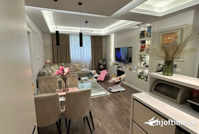 Shtepi ne shitje Apartament ne Tirane, 2+1, Mobilimi Pjeserisht e mobiluar, Pagesa 179,000  Euro.