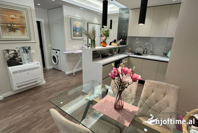 Shtepi ne shitje Apartament ne Tirane, 2+1, Mobilimi Pjeserisht e mobiluar, Pagesa 179,000  Euro.