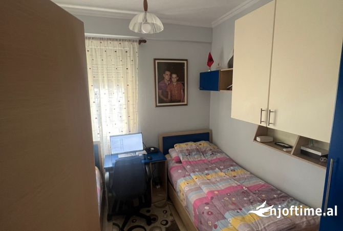 Shtepi ne shitje Apartament ne Tirane, 2+1, Mobilimi E mobiluar, Pagesa 185,000  Euro.