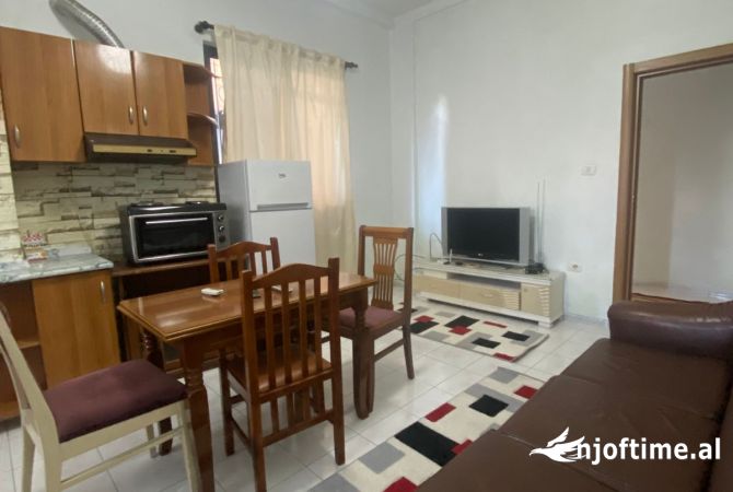 Shtepi me qera Apartament ne Tirane, 1+1, Mobilimi E mobiluar, Pagesa 450  Euro.