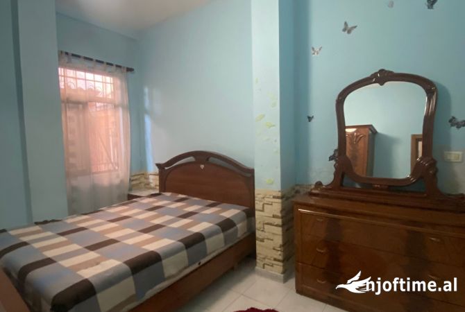 Shtepi me qera Apartament ne Tirane, 1+1, Mobilimi E mobiluar, Pagesa 450  Euro.