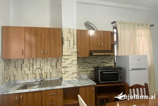 Shtepi me qera Apartament ne Tirane, 1+1, Mobilimi E mobiluar, Pagesa 450  Euro.