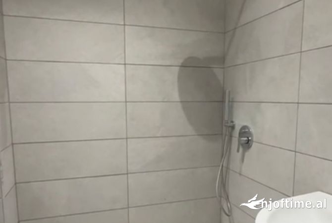 Shtepi ne shitje Apartament ne Tirane, 2+1, Mobilimi E mobiluar, Pagesa 190,000  Euro.