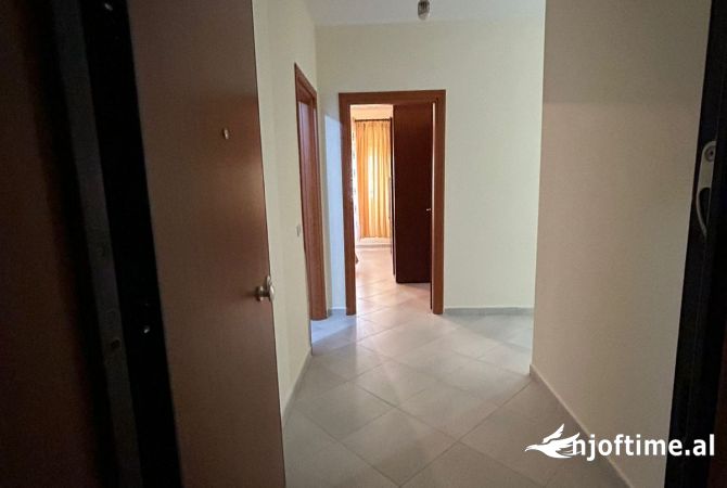 Shtepi ne shitje Apartament ne Tirane, 1+1, Mobilimi E mobiluar, Pagesa 138,000  Euro.