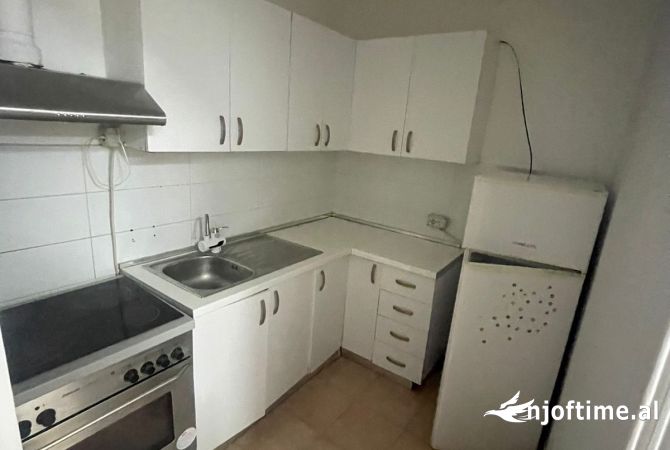 Shtepi me qera Apartament ne Tirane, 2+1, Mobilimi E mobiluar, Pagesa 450  Euro.