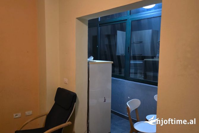 Shtepi me qera Apartament ne Tirane, 1+1, Mobilimi E mobiluar, Pagesa 400  Euro.