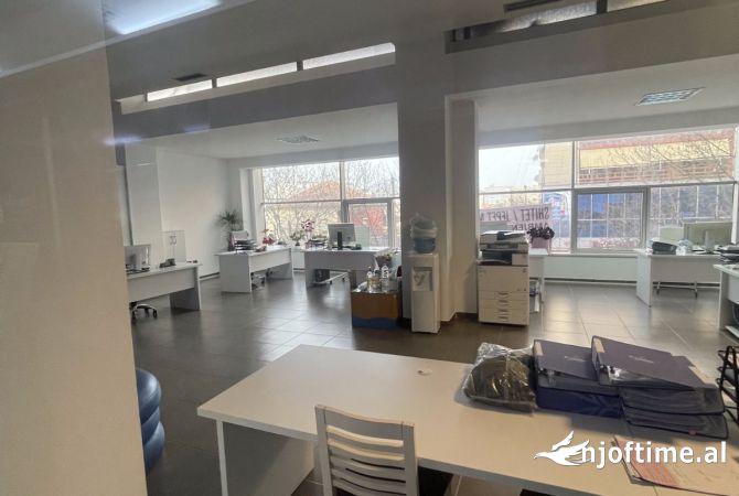 Ambient biznesi me qera 3+1 ne Tirane - 10,000 Euro