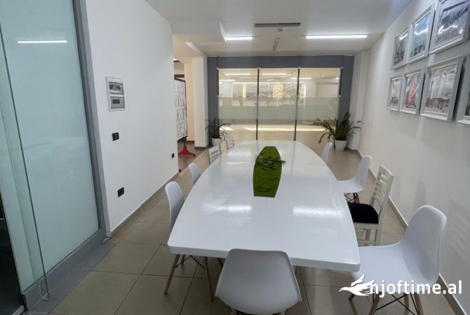 Ambient biznesi me qera 3+1 ne Tirane - 10,000 Euro