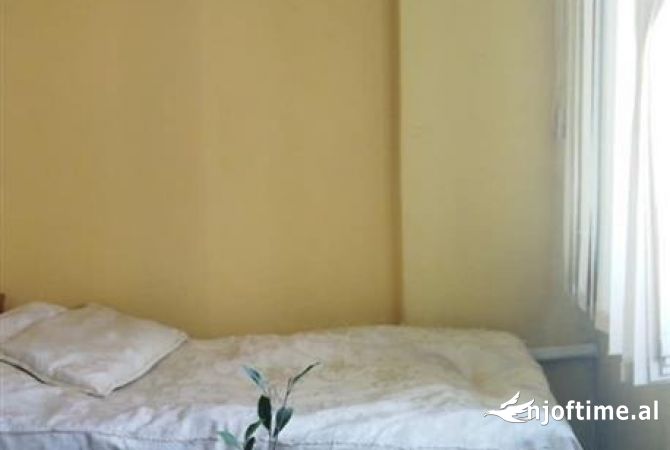 Shtepi me qera Apartament ne Tirane, 2+1, Mobilimi E mobiluar, Pagesa 350  Euro.