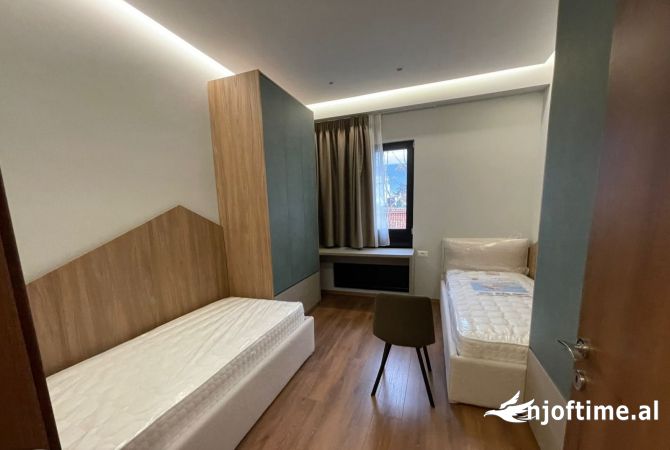 Shtepi me qera Apartament ne Tirane, 2+1, Mobilimi E mobiluar, Pagesa 830  Euro.