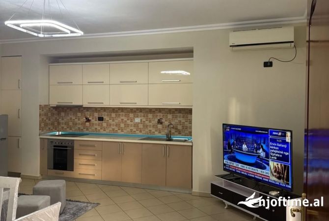 Shtepi me qera Apartament ne Tirane, 1+1, Mobilimi E mobiluar, Pagesa 450  Euro.