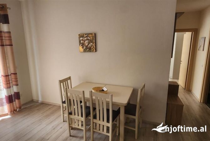 Shtepi me qera Apartament ne Tirane, 2+1, Mobilimi E mobiluar, Pagesa 700  Euro.