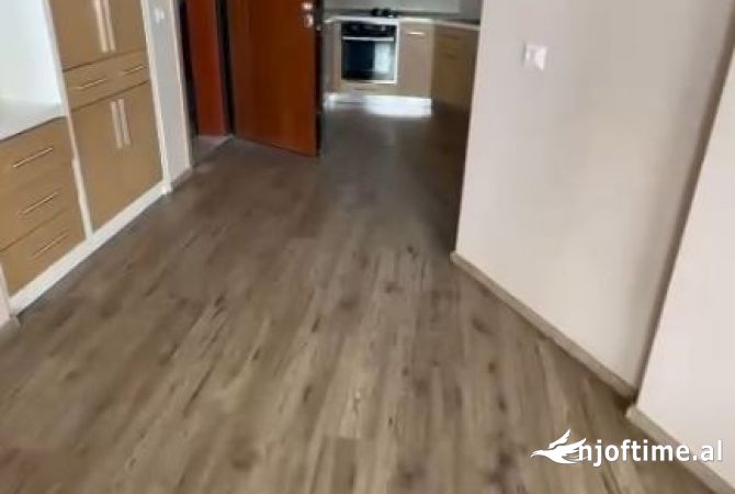 Shtepi ne shitje Apartament ne Tirane, 2+1, Mobilimi E mobiluar, Pagesa 153,000  Euro.