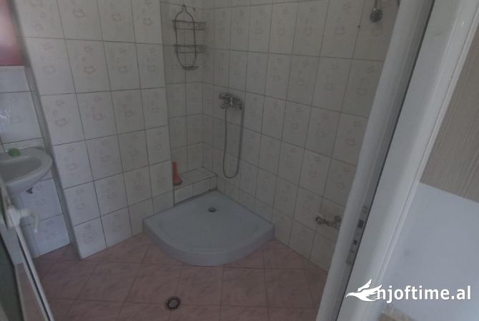 Shtepi me qera 2+1 ne Tirane - 300 Euro