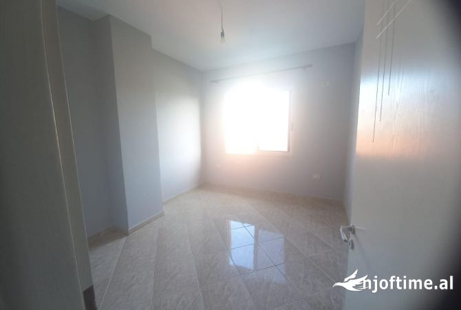 Shtepi me qera Apartament ne Tirane, 2+1, Mobilimi Pjeserisht e mobiluar, Pagesa 300  Euro.