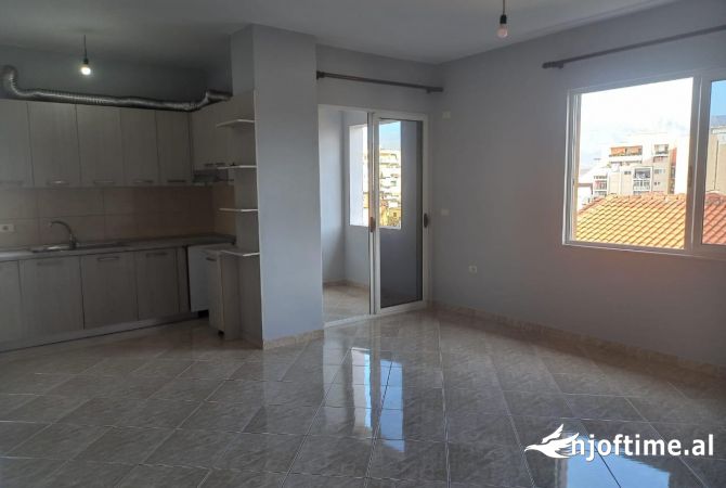 Shtepi me qera 2+1 ne Tirane - 300 Euro