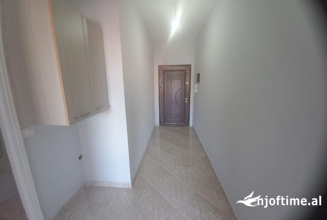 Shtepi me qera Apartament ne Tirane, 2+1, Mobilimi Pjeserisht e mobiluar, Pagesa 300  Euro.