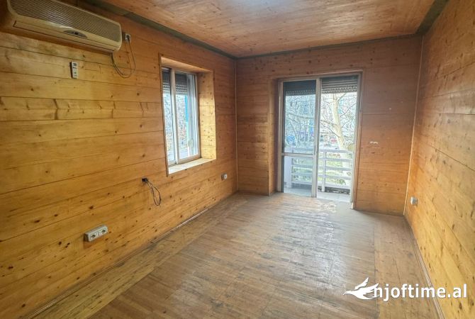 Shtepi me qera Apartament ne Tirane, 3+1, Mobilimi Bosh, pa mobiluar, Pagesa 450  Euro.