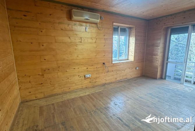 Shtepi me qera Apartament ne Tirane, 3+1, Mobilimi Bosh, pa mobiluar, Pagesa 450  Euro.