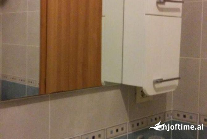 Shtepi me qera Apartament ne Tirane, 1+1, Mobilimi Pjeserisht e mobiluar, Pagesa 450  Euro.