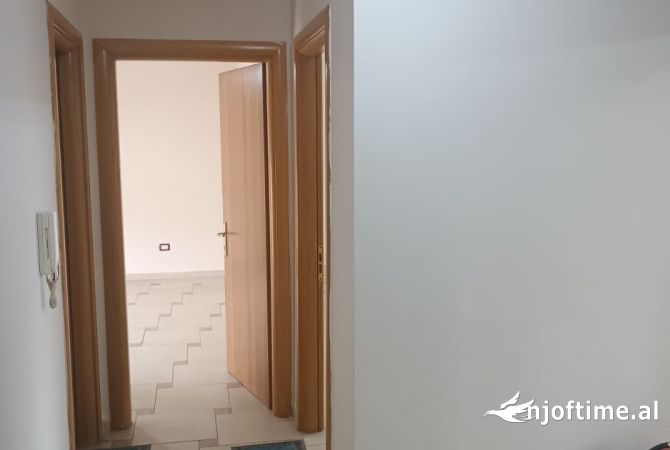Shtepi me qera 3+1 ne Tirane - 1,300 Euro