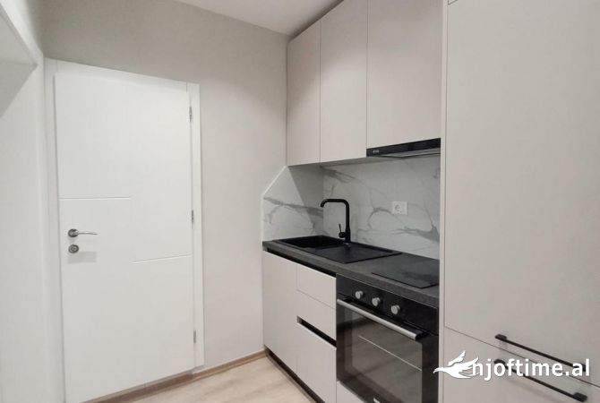 Shtepi me qera Apartament ne Tirane, 1+1, Mobilimi Pjeserisht e mobiluar, Pagesa 1,400  Euro.