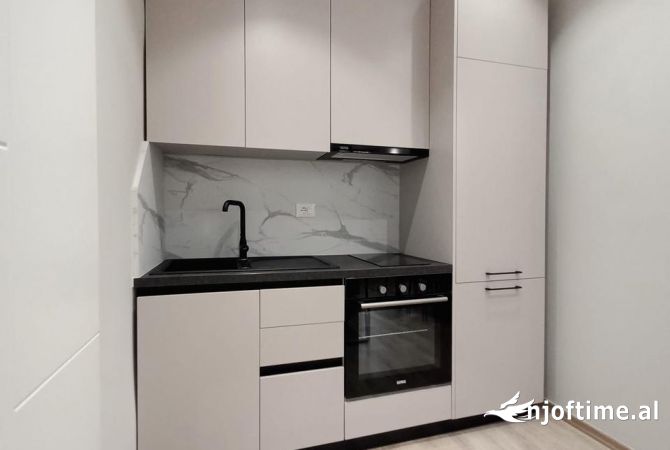 Shtepi me qera Apartament ne Tirane, 1+1, Mobilimi Pjeserisht e mobiluar, Pagesa 1,400  Euro.