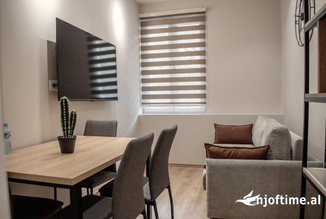 Shtepi me qera Apartament ne Tirane, 1+1, Mobilimi Pjeserisht e mobiluar, Pagesa 1,400  Euro.