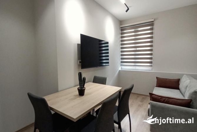 Shtepi me qera Apartament ne Tirane, 1+1, Mobilimi Pjeserisht e mobiluar, Pagesa 1,400  Euro.